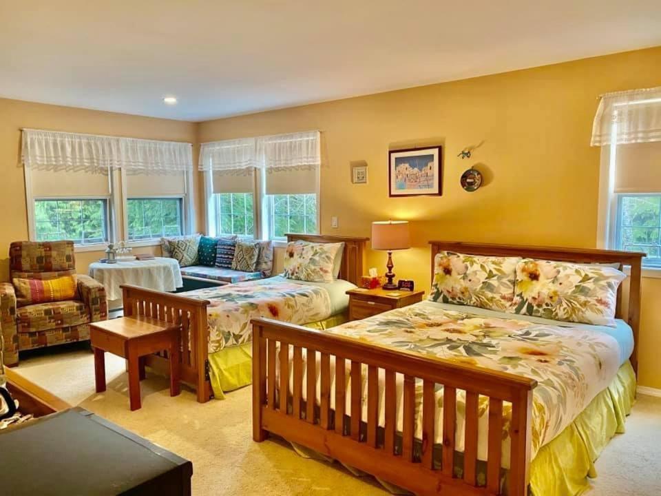 Seafarers Bed & Breakfast Тофіно Екстер'єр фото