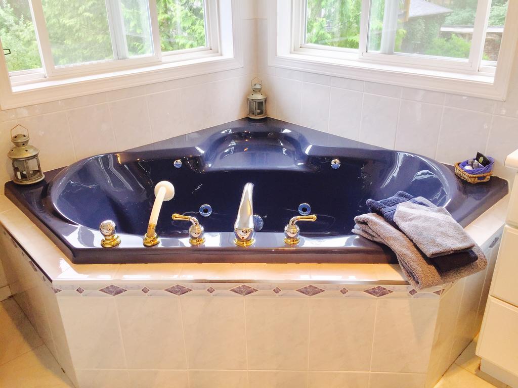 Seafarers Bed & Breakfast Тофіно Екстер'єр фото
